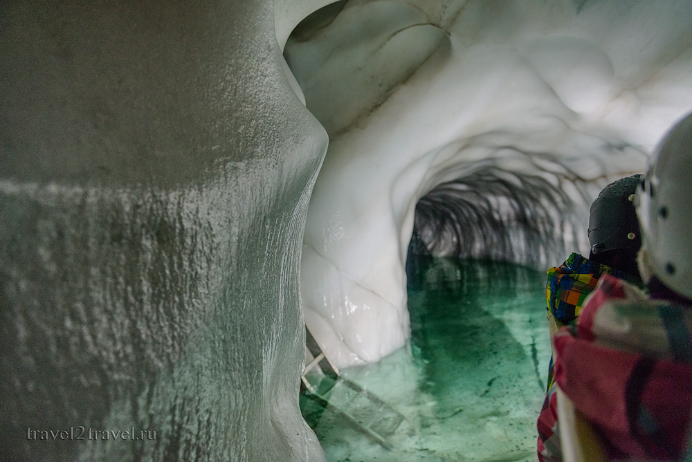 Подземное озеро в Ледяном дворце ледника Хинтертукс.
