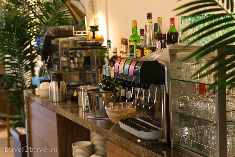 Напитки в бизнес-зале Primeclass Lounge в аэропорту Загреба